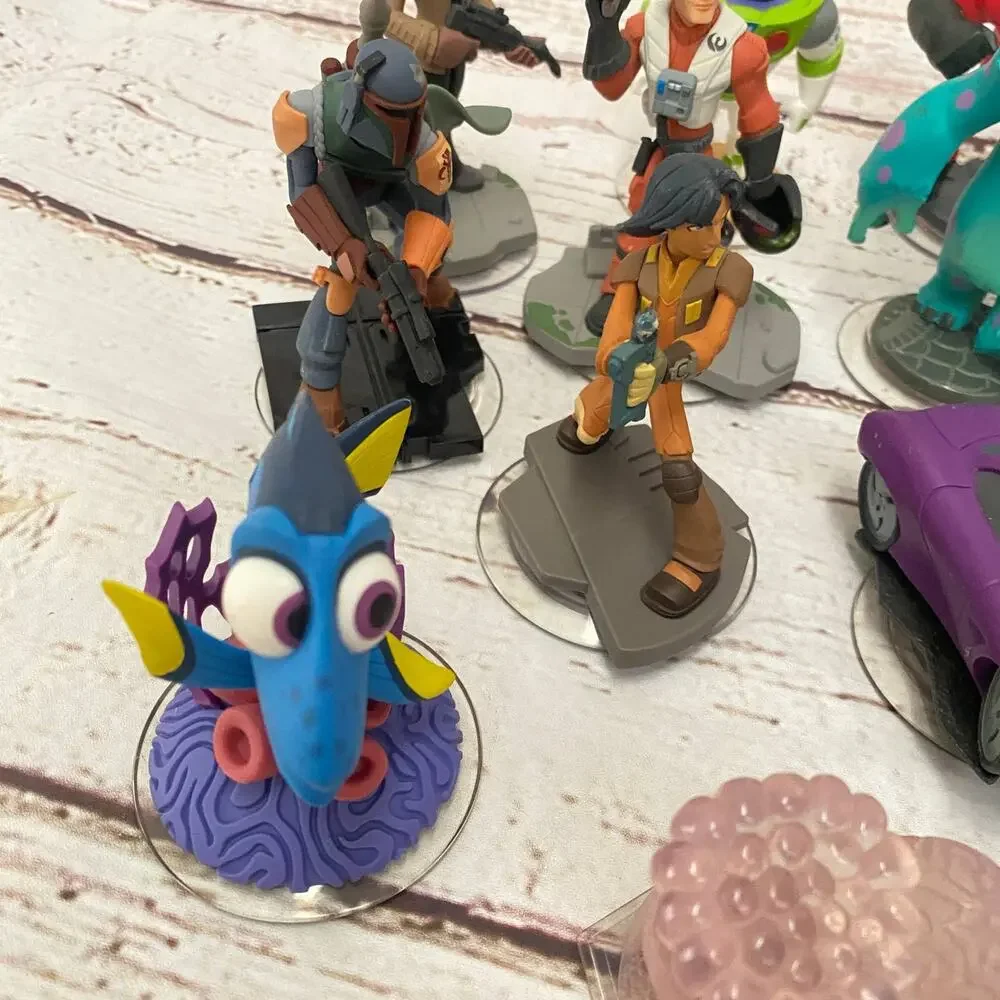 DISNEY INFINITY Large Lot 28 Pieces Figures Power Discs Star Wars Pixar